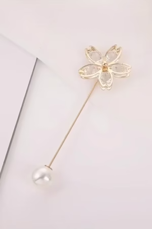 Set of 1/4 personalized brooch pins in artificial crystal flower, butterfly, and daisy designs, perfect for sweaters, shawls, coats, and suits.