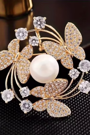 Golden butterfly brooch in a classic style, creatively designed for elegant and timeless looks.