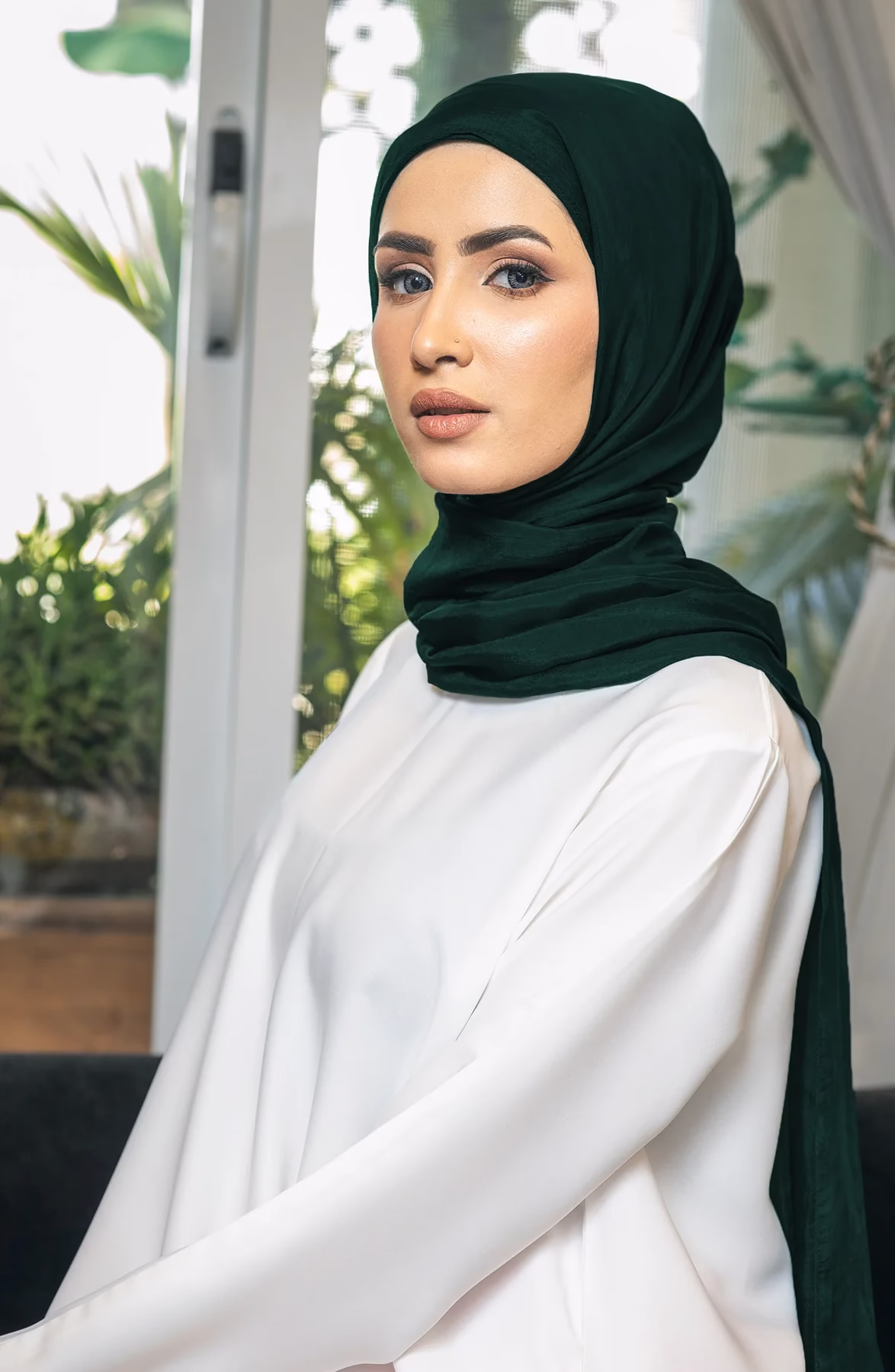 Emerald Silk Hijab – Luxurious and Vibrant Headscarf for Women Emerald green silk hijab with a luxurious texture and vibrant color, suitable for casual and formal occasions.