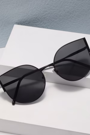 Elegant cat-eye sunglasses for women with UV protection