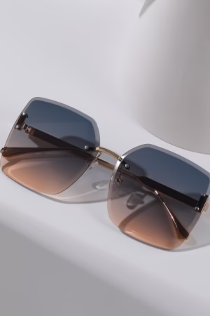 Aviator sunglasses for women with UV400 protection and stylish frames
