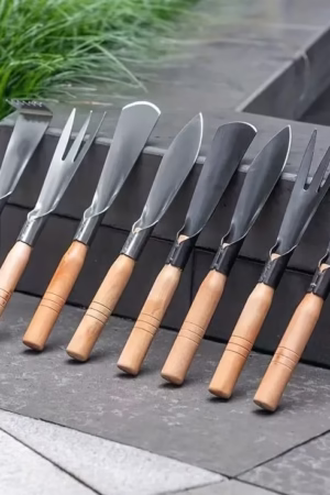 Buy premium garden hand tools like trowels, pruners, and hand rakes for easy gardening at Perochak