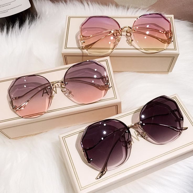 Sunglasses for Women – Trendy UV Protection Shades Stylish oversized sunglasses for women with UV protection lenses.