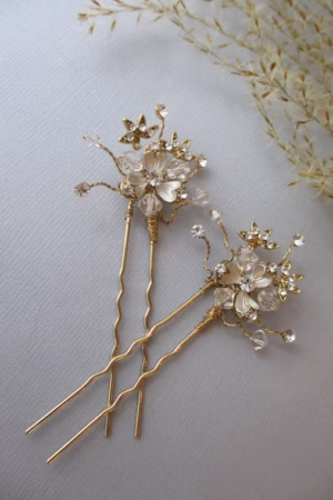 Elegant hair clip for women in classic design