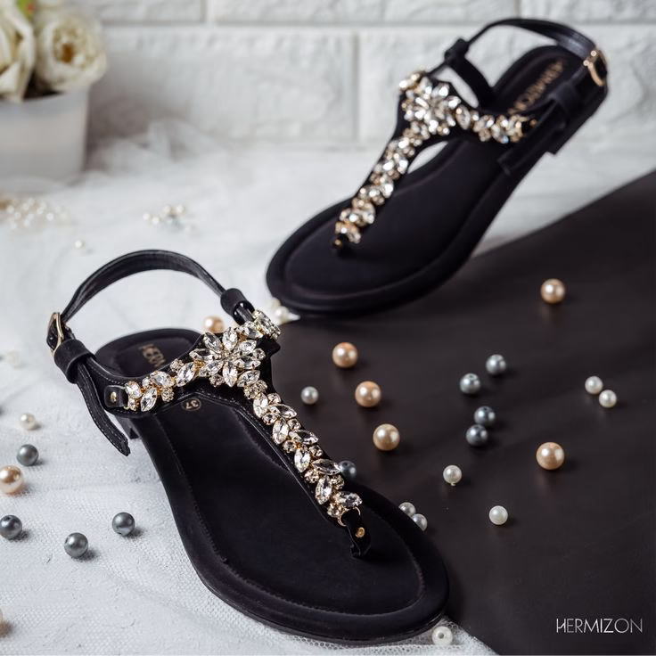 Stylish Casual Slippers – Lightweight & Trendy Footwear "Lightweight breathable slippers for men and women with trendy style."