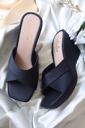 “Women’s real leather sandals for everyday comfort and durability”